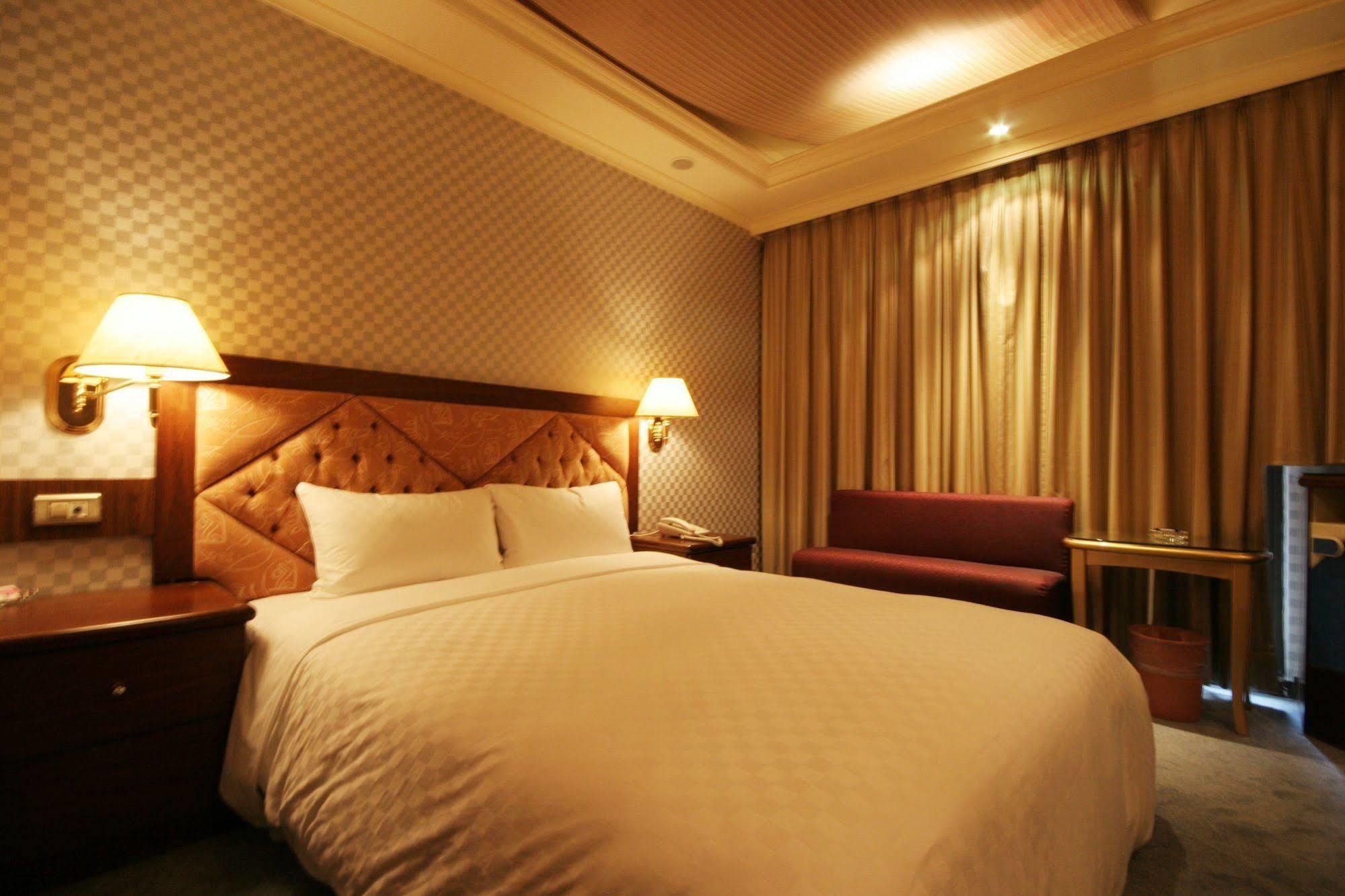 Good Life Hotel - Chunlai Tajpej Zewnętrze zdjęcie